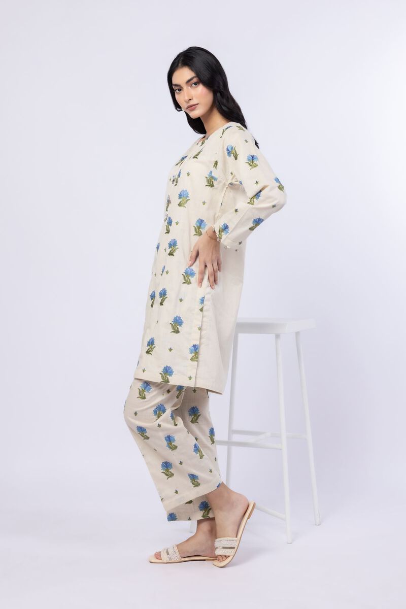 https://us.khaadi.com/dw/image/v2/BJTG_PRD/on/demandware.static/-/Sites-khaadi-master-catalog/default/dwfb37ad7b/images/hi-res/25-05e55-01bb_multi_1.jpg?sw=800&sh=1200