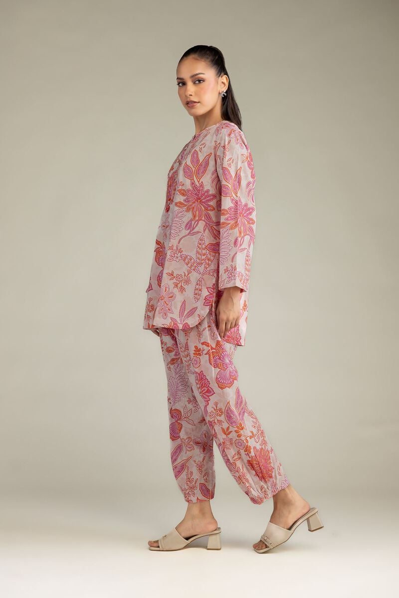 https://us.khaadi.com/dw/image/v2/BJTG_PRD/on/demandware.static/-/Sites-khaadi-master-catalog/default/dwfb824084/images/hi-res/1-26-242-b-b1_multi_1.jpg?sw=800&sh=1200