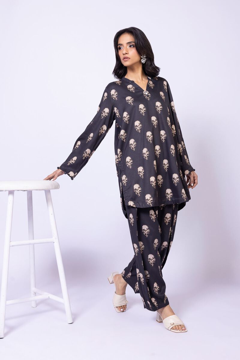 https://us.khaadi.com/dw/image/v2/BJTG_PRD/on/demandware.static/-/Sites-khaadi-master-catalog/default/dwfc07d04d/images/hi-res/25-09-10e8-05ba_multi_1.jpg?sw=800&sh=1200