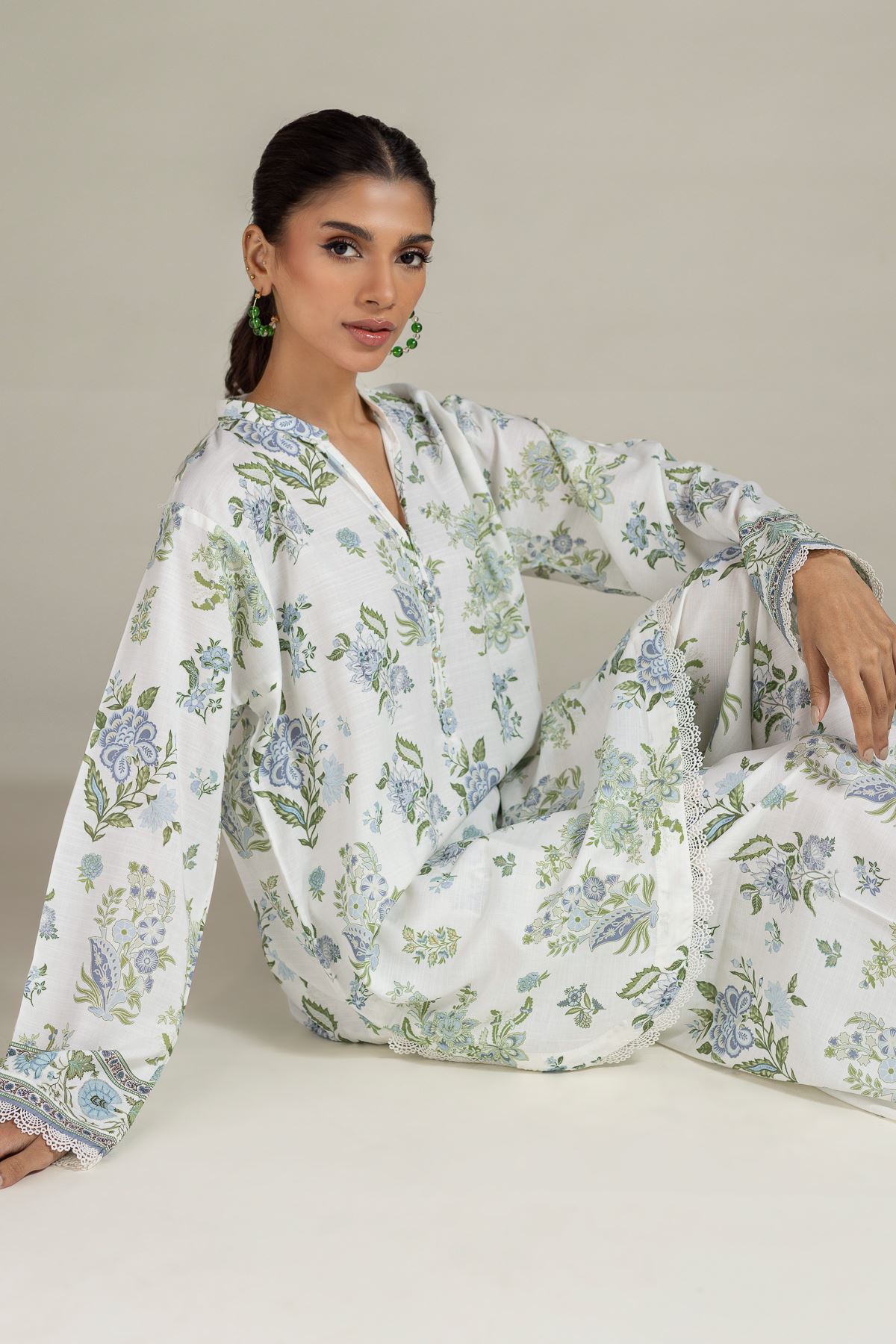 k18アウィンナイトペンダントNO25-2470 Buy Kurta | 0.0 N/A | 25-08-8E7-04TA-VG_MULTI | Khaadi United States